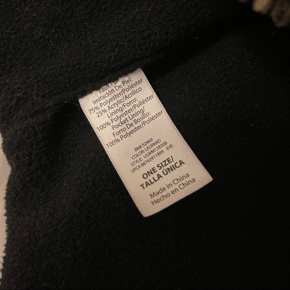 Faux Fur Animal hat with hand pockets - Picture 6 of 6